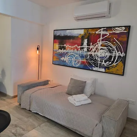 J Aurora Apartman *