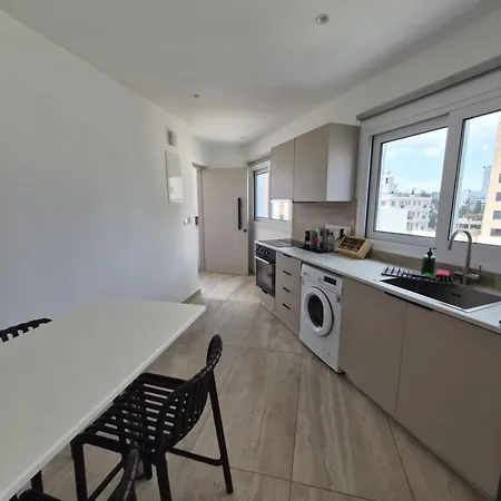 J Aurora Apartman *