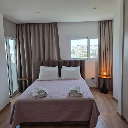 J Aurora Apartman